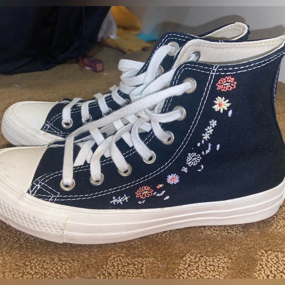 black floral converse - Picture 4 of 4